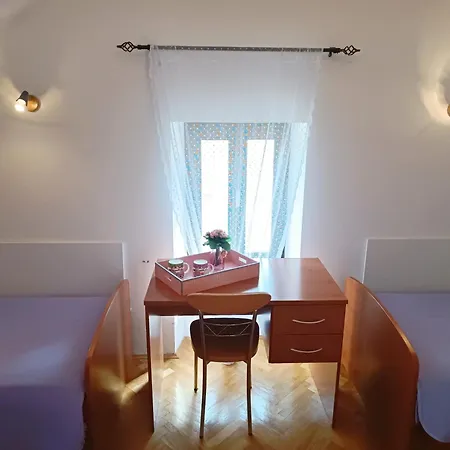 Apartment F&a *