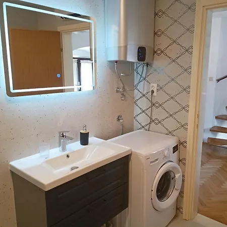 F&a Apartment Split