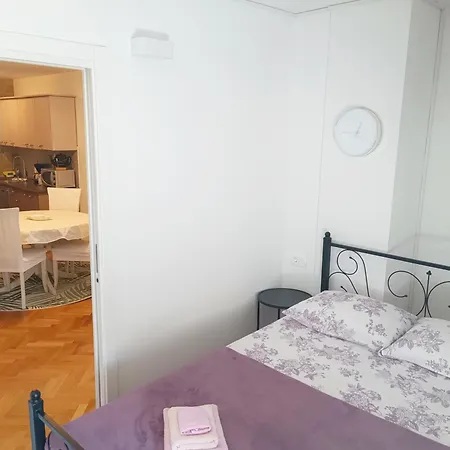 Apartment F&a *