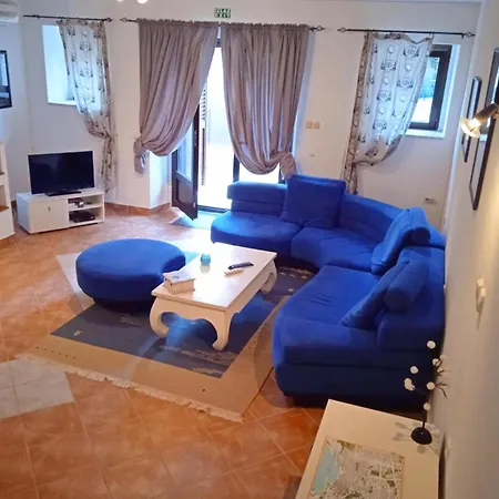 Apartment F&a *